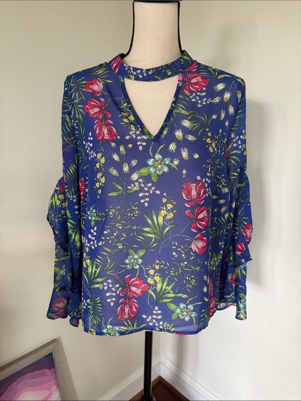 Floral Keyhole Chiffon Blouse in Blue